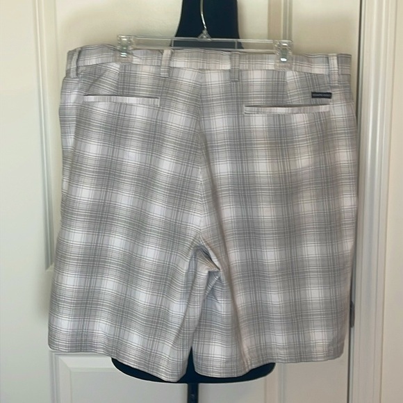 Men’s Chaps Golf 78 Plaid Shorts Size 40 - Picture 2 of 6